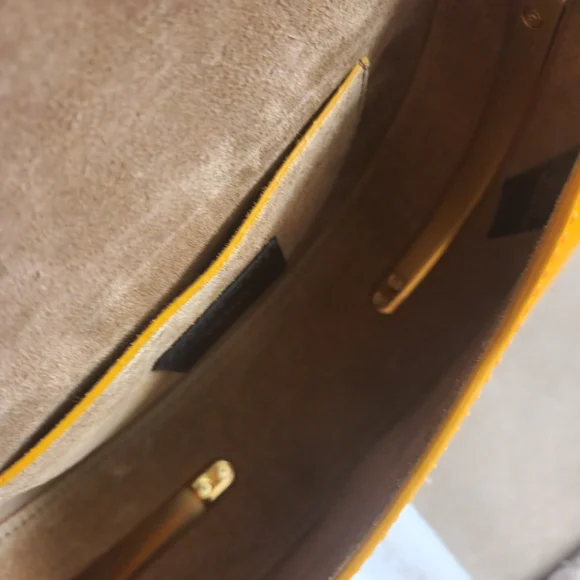 New with Tag Moonlight Fendi Crossbody with Dustcover Box and COA and care card - Picture 12 of 16